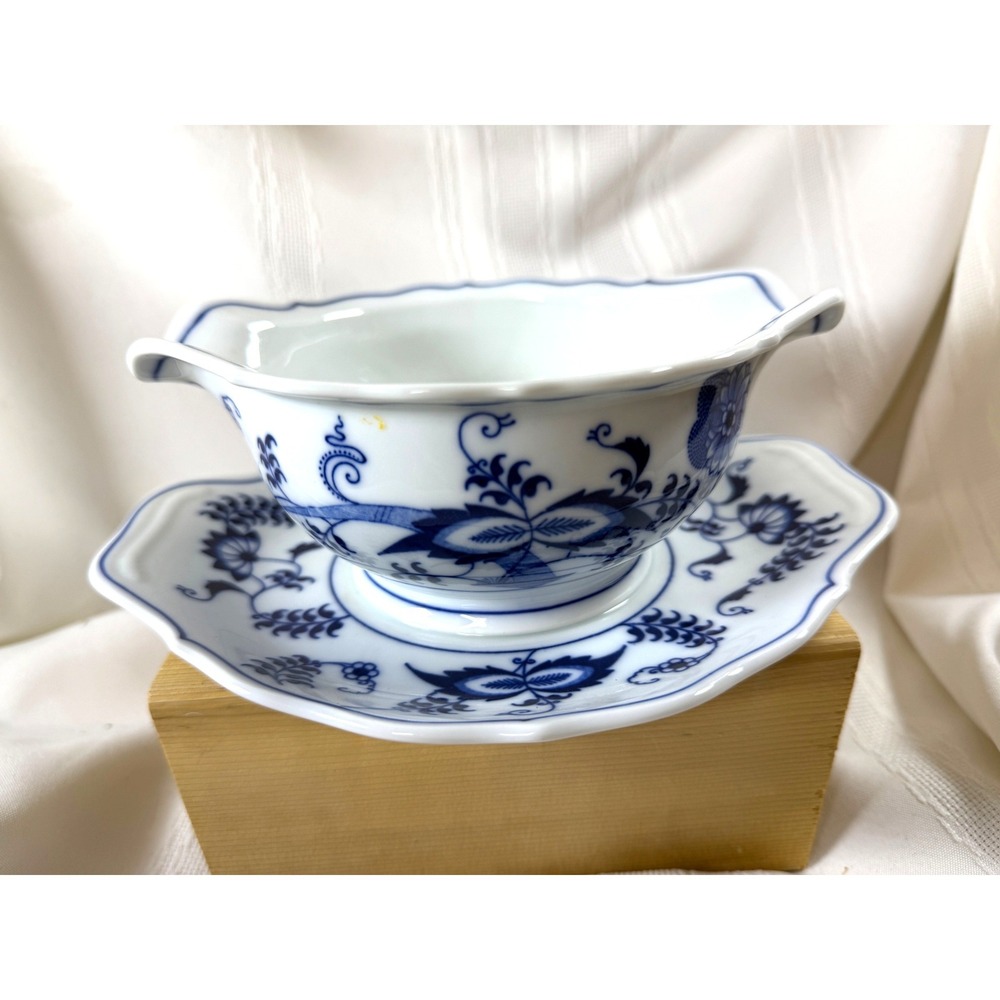 Blue Danube Onion Pattern Gravy Boat with Attached Underplate Japan Fine China
